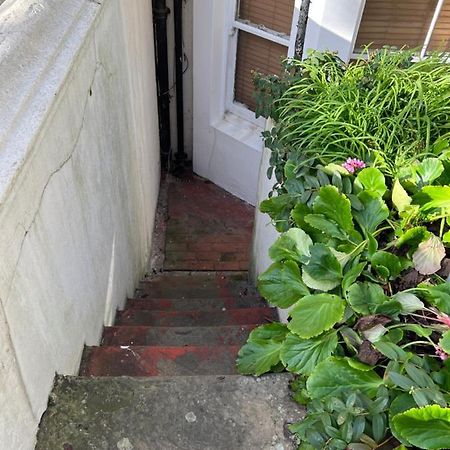Stylish Central Basement Studio, With Outdoor Space Brighton Екстериор снимка