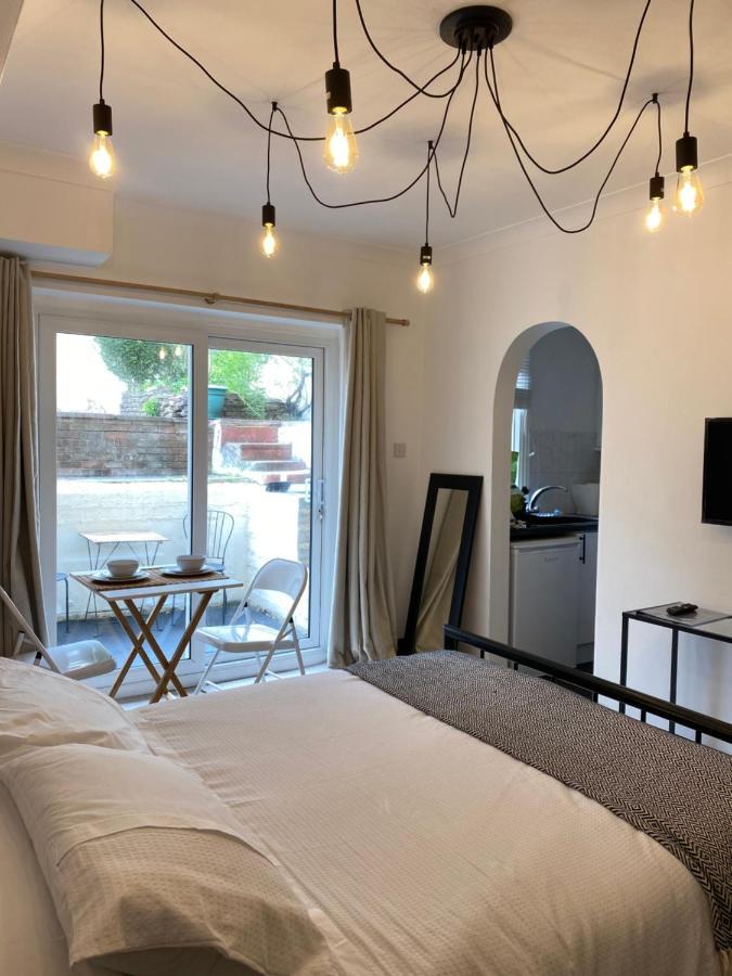 Stylish Central Basement Studio, With Outdoor Space Brighton Екстериор снимка