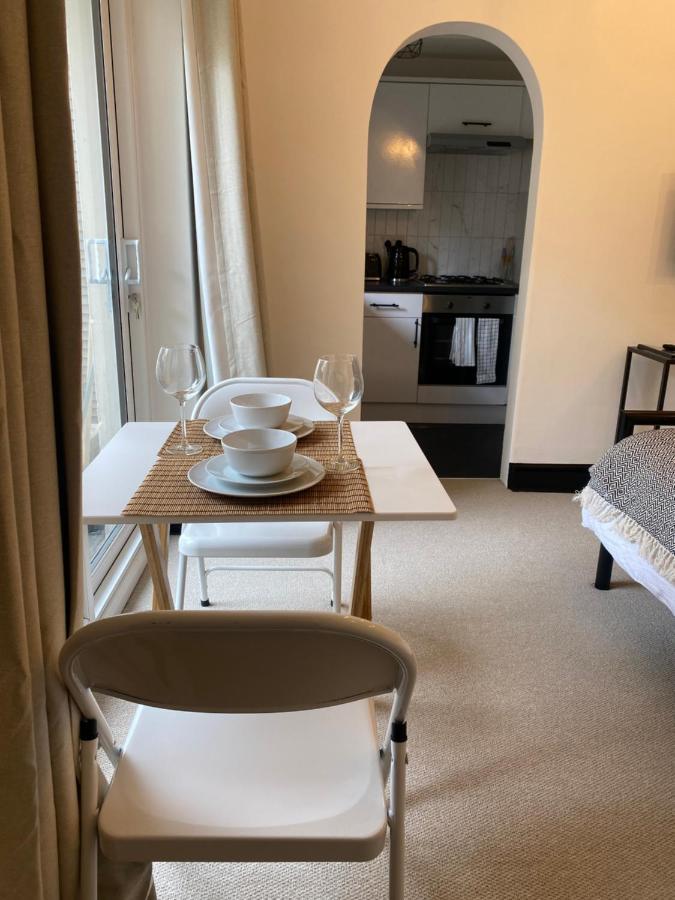 Stylish Central Basement Studio, With Outdoor Space Brighton Екстериор снимка